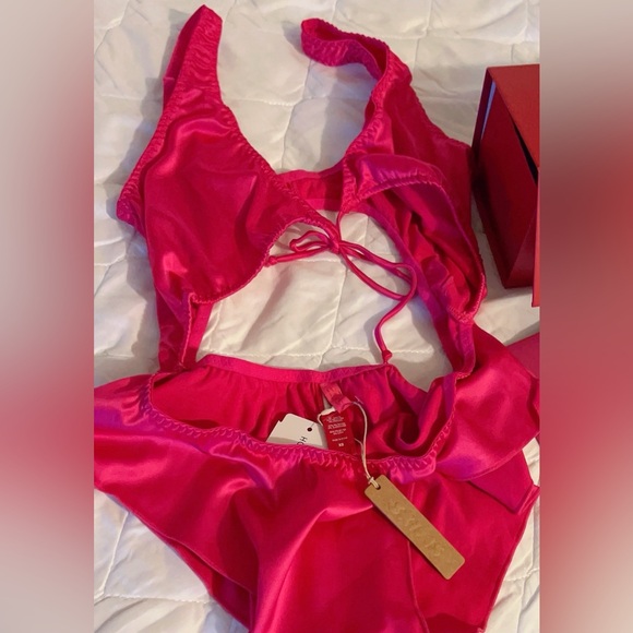 SKIMS Tie-Front Teddy - Picture 8 of 9